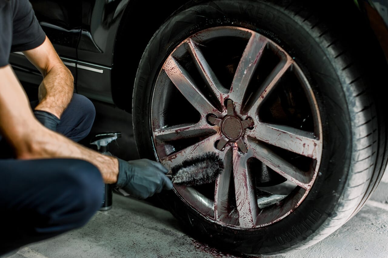 Iron Remover vs. Traditional Wheel Cleaners: Which is Better for Performance and Appearance?